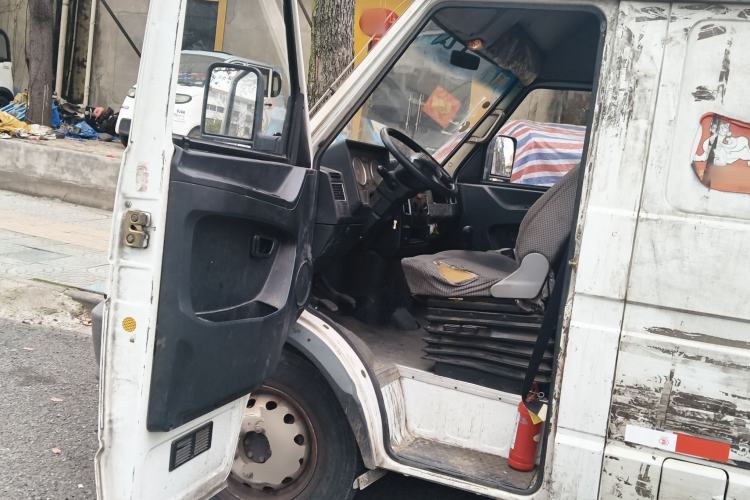 Used Iveco Daily 2017 2.8T V40 Cargo Van Mid-Roof 3/6 Seats 43S5