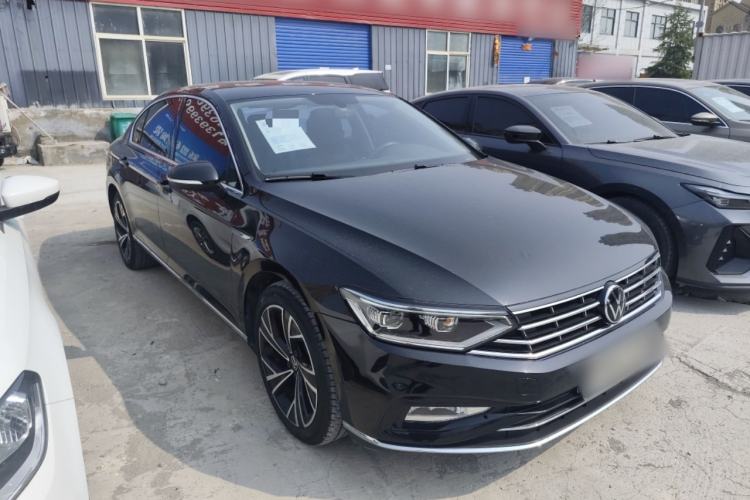 Used Volkswagen Magotan 2020 330TSI DSG Luxury Edition Front Right 45 Deg