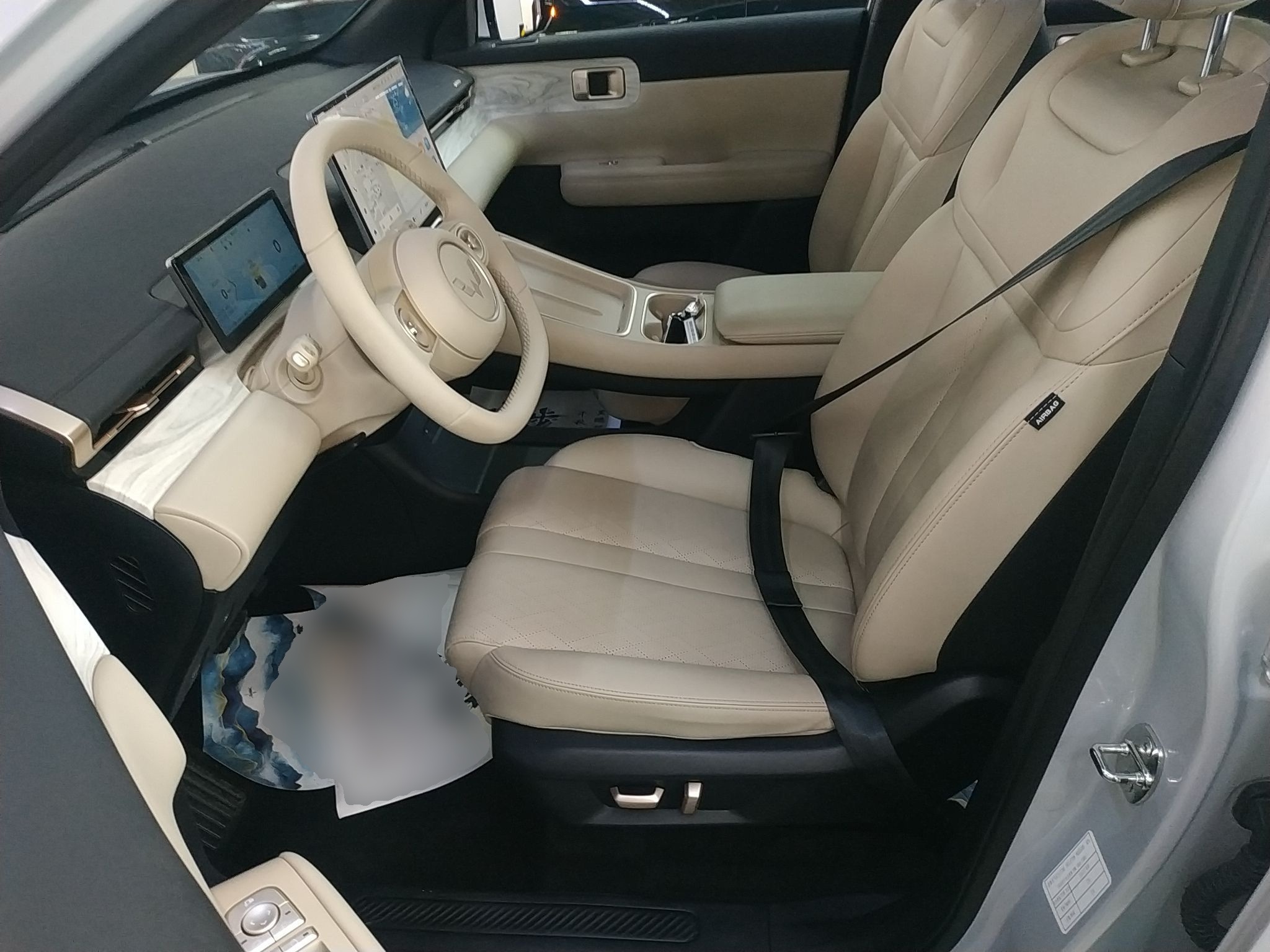 المقاعد الأمامية داخل السيارة