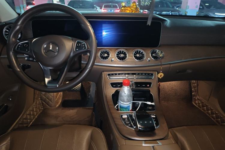 Used Mercedes-Benz E-Class 2018 Facelift E 300 L Luxury Edition Center Console