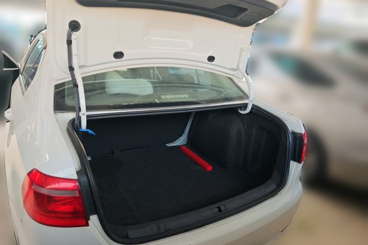 Used Volkswagen Lavida 2013 Revised Classic 1.6L Manual Fashion Edition
