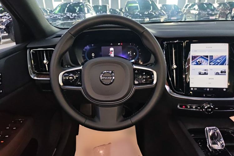 Used Volvo S60 2023 B4 Zhiyuan Luxury Edition
