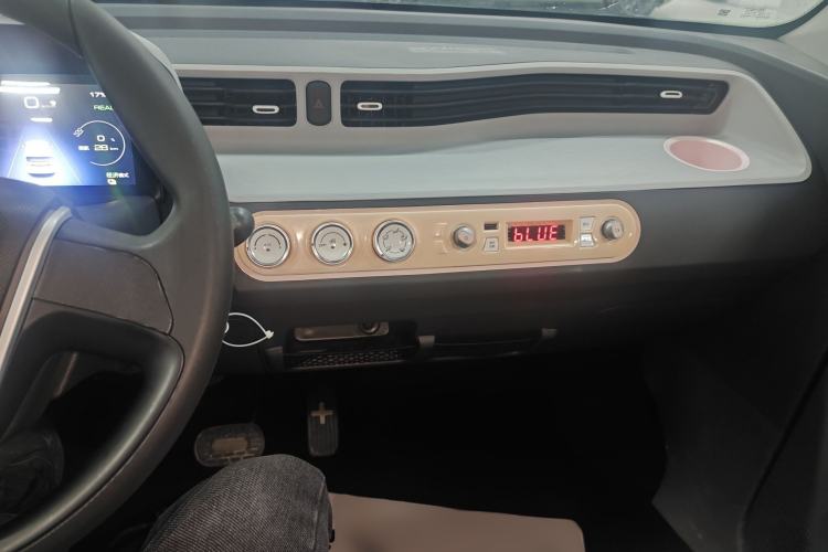 Used Wuling Hongguang MINIEV 2022 Macaron Premium Model – Lithium Ternary Battery Center Console