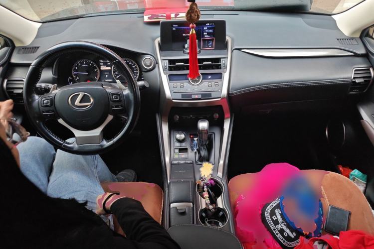 Used Lexus NX 2017 200 Front-Wheel-Drive X-Trail SE Edition Center Console