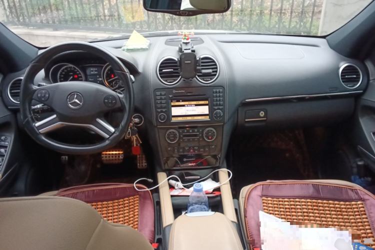 Used Mercedes-Benz M-Class 2010 ML 350 4MATIC Luxury Special Edition Center Console