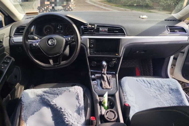 Used Volkswagen Lamando 2019 280TSI DSG Comfort Edition China VI standard Center Console