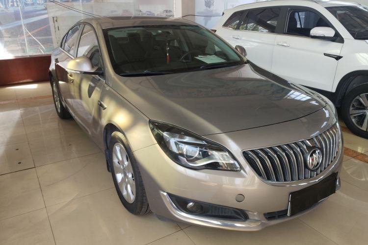 Used Buick Regal 2015 1.6T Leading Technology Model Front Right 45 Deg