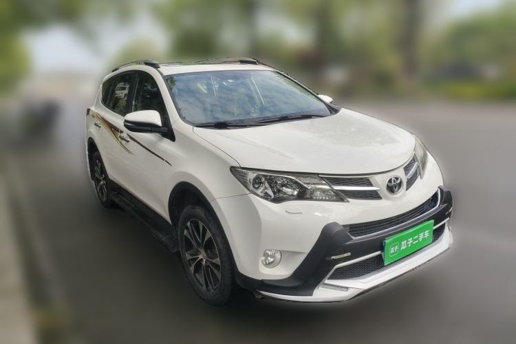 Used Toyota RAV4 2013 2.5L Automatic 4x4 Luxury Edition Front Right 45 Deg