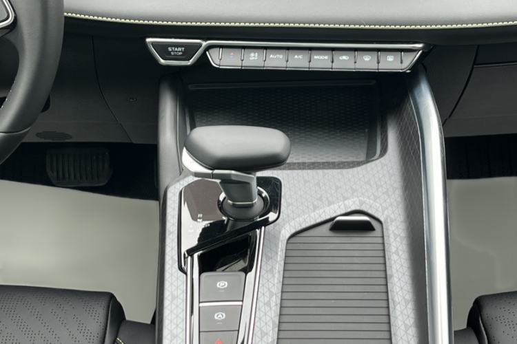 Used Geely Auto Preface 2023 1.5TD Fuyao Version Gear Lever