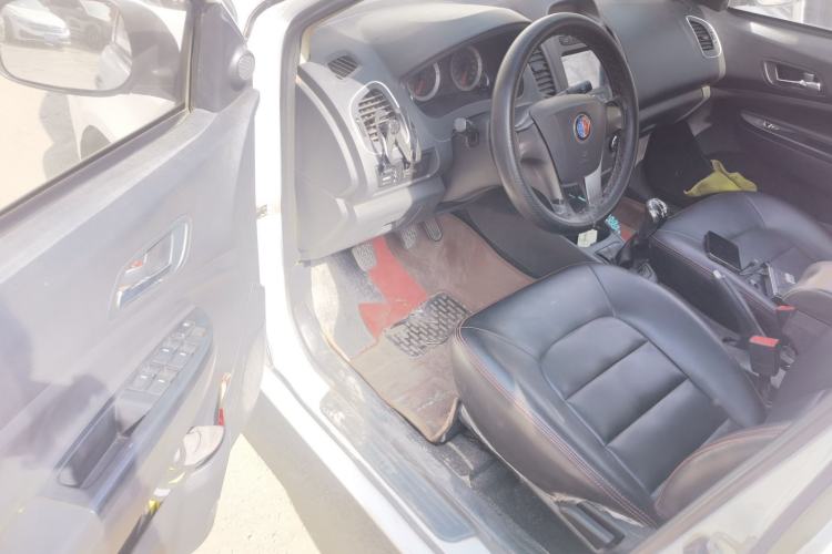 Used Geely Auto Diamond 2016 1.5L Manual Elite Version China IV Standard Driver Seat