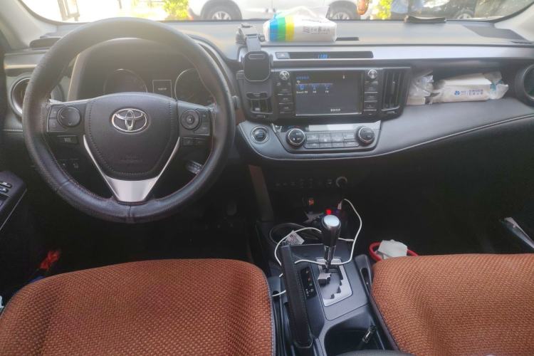 Used Toyota RAV4 2018 2.5L Automatic 4x4 Elite i Edition Center Console