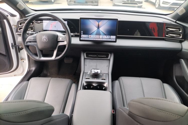 Used BYD Qin L 2025 DM-i Smart Drive 120KM Superior Model Center Console
