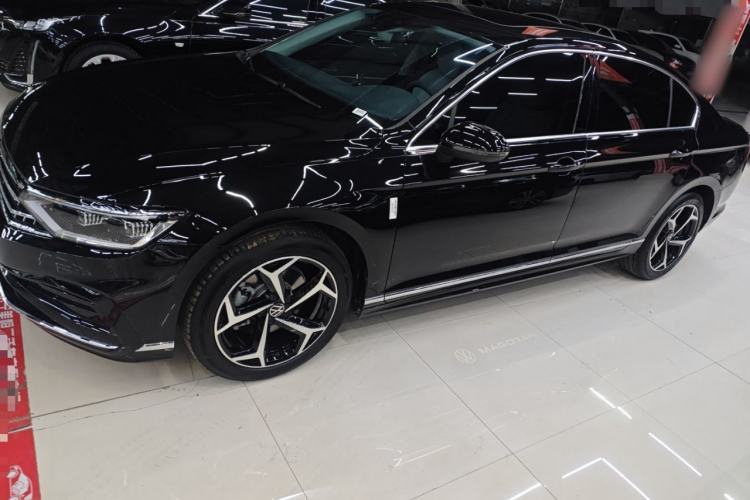 Used Volkswagen Magotan 2025 Revised Version 2 Zhongxiang Edition 330TSI DSG Luxury Trim