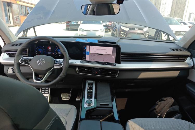 Used Volkswagen Tavendor 2024 Facelifted 380TSI All-Wheel Drive R-Line Cruise Premium Edition