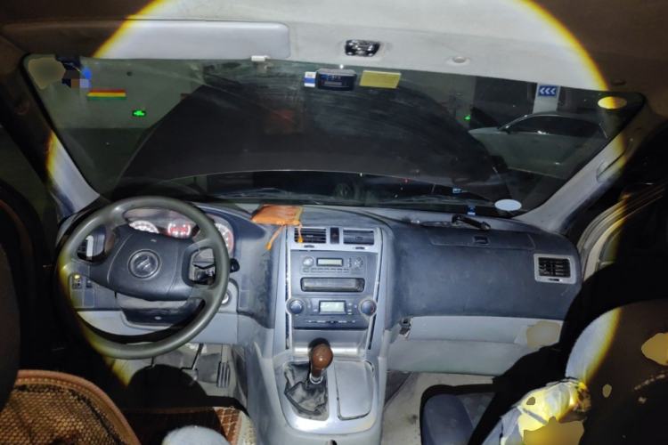 Used Foton Scenic G5 2020 2.0L Long-Wheelbase Flat-Roof 6-Seater Multi-Purpose Passenger Vehicle 1TZS Center Console