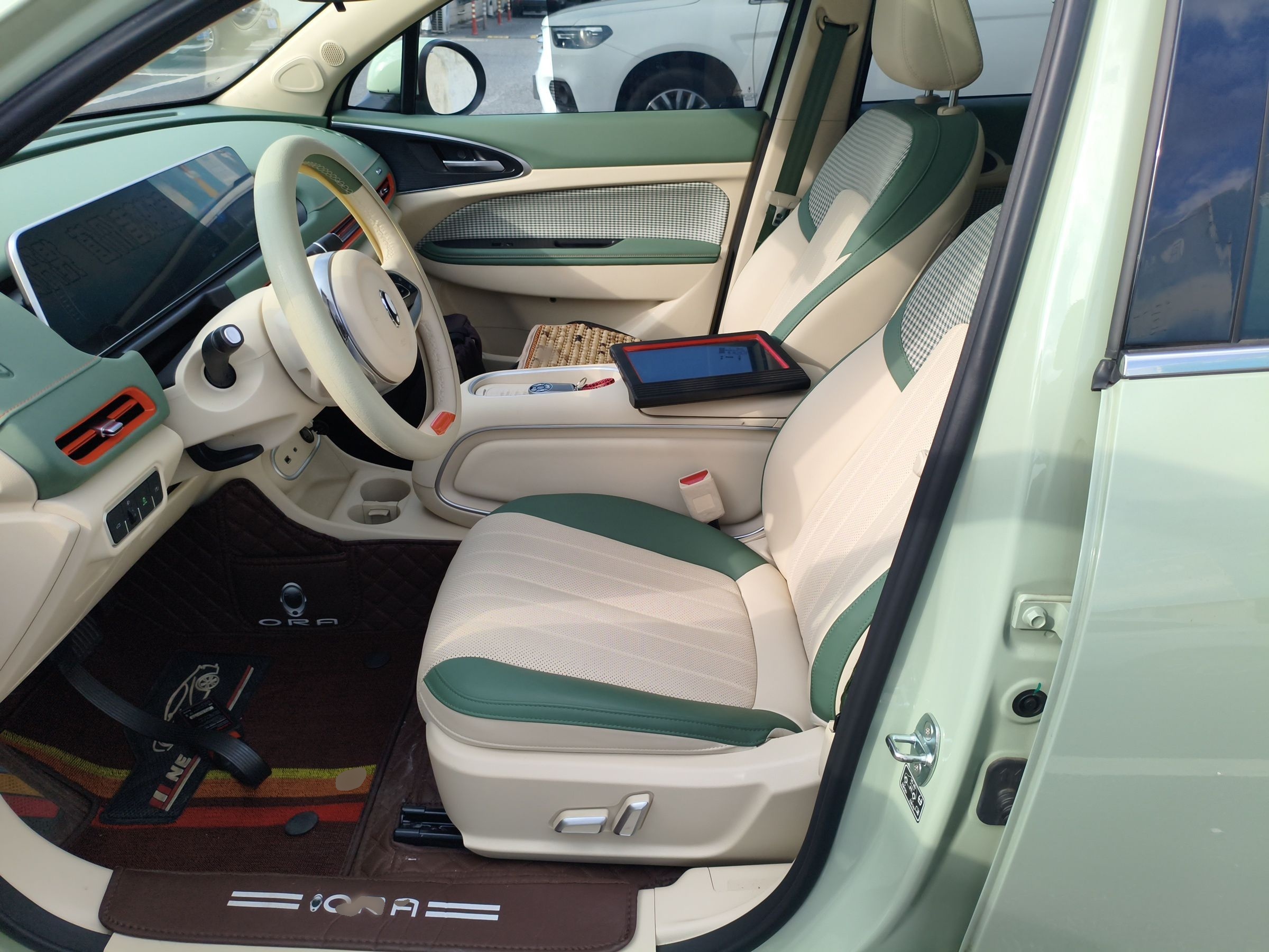 Переднее сиденье в автомобиле