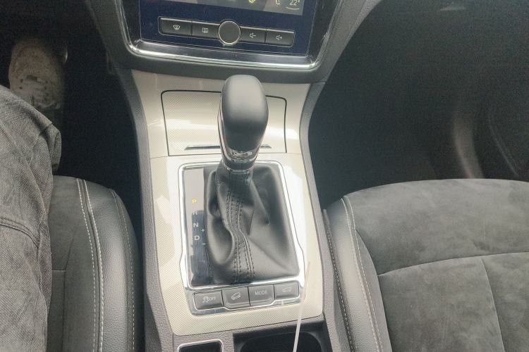 Used Roewe RX5 New Energy 2017 eRX5 50T Hybrid Connected Prestige Flagship Edition
