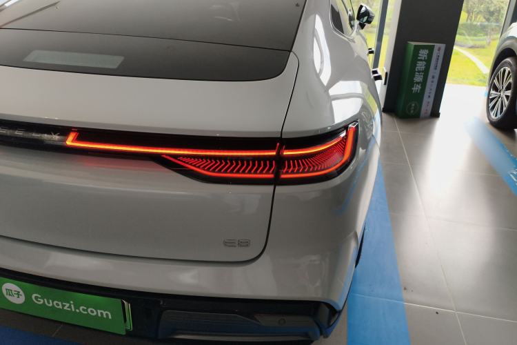 Used Geely Galaxy E8 2025 700 km Long-Range Intelligent Driving Version Exterior 3