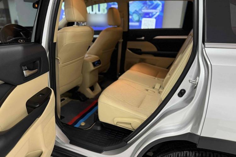 Used Toyota Highlander 2018 2.0T Two-Wheel Drive Elite Edition 5 Seats Emission Standard China V
