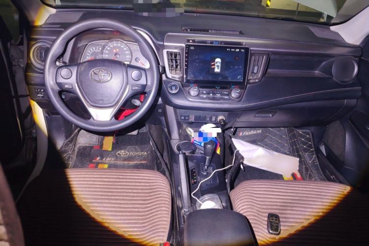 Used Toyota RAV4 2016 2.0L CVT Two-Wheel Drive Fashion Edition China V Standard
