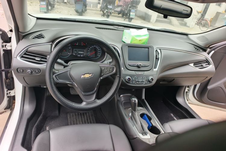 Used Chevrolet Malibu XL 2017 1.5T Automatic Ruichi Edition Center Console