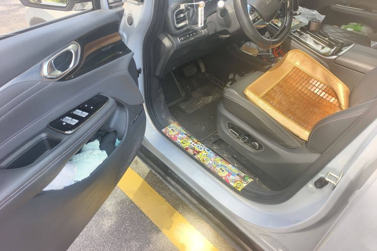 Used AION V 2023 Plus 70 Smart Enjoyment Seven-Seater Edition Ternary Lithium Driver Seat