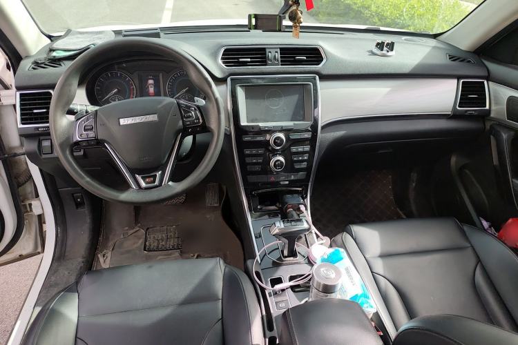 Used Haval H2 2018 Chuanxiang Edition Red Badge 1.5T Dual-Clutch Two-Wheel Drive Fashionable Model