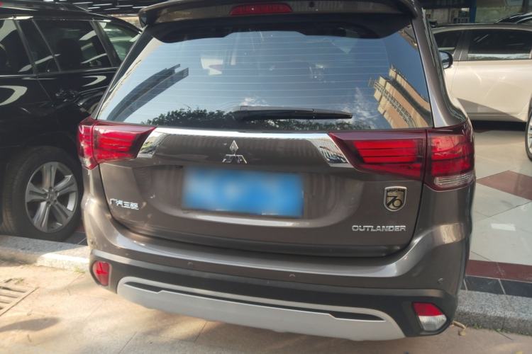 Used Mitsubishi Outlander 2019 2.0L Two-Wheel Drive Comfort Edition 7-Seater China VI Standard