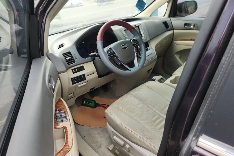 Used BYD M6 2013 2.4L Automatic Luxury Model
