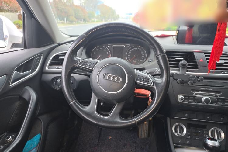 Used Audi Q3 2015 35 TFSI quattro Comfort model Steering Wheel