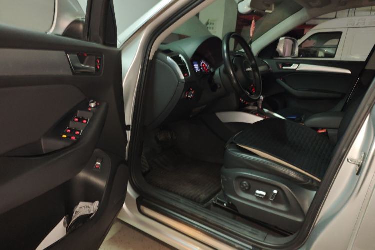 Used Audi Q5 2015 40 TFSI Technology Edition Driver Seat