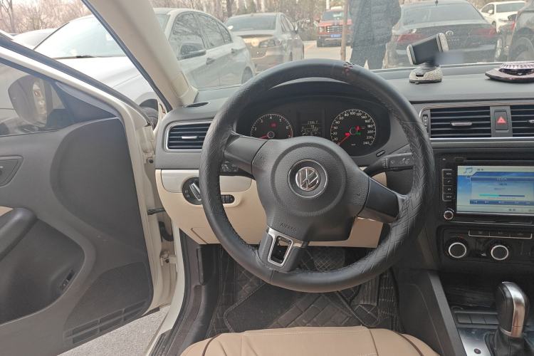 Used Volkswagen Sagitar 2015 1.6L Automatic Comfort Model
