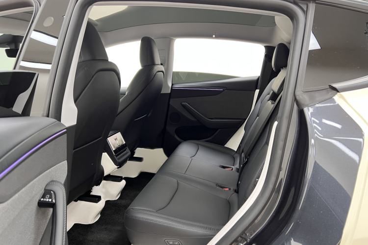 Used Tesla Model Y 2025 Rear-Wheel-Drive Version Interior 4