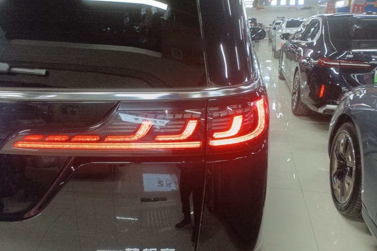 Used VOYAH Dream 2025 PHEV Four-Wheel-Drive Flagship Version – Qiankun Edition Right Rear Taillight