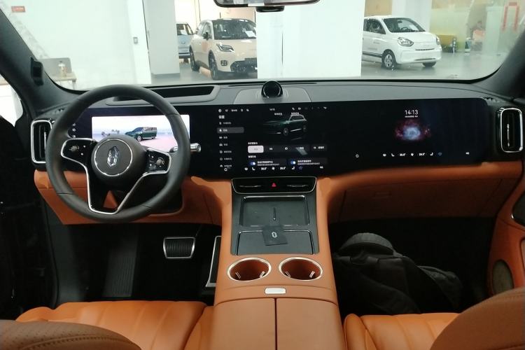 Used Hima AITO M8 2025 Extended-Range Ultra Version 53.4 kWh 6-Seater Edition Center Console