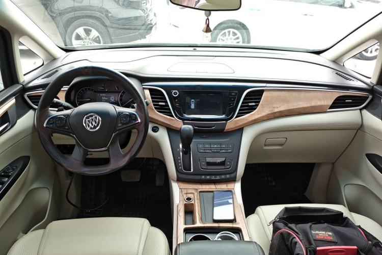 Used Buick GL8 2018 ES 28T Comfort Model China VI Standard Center Console