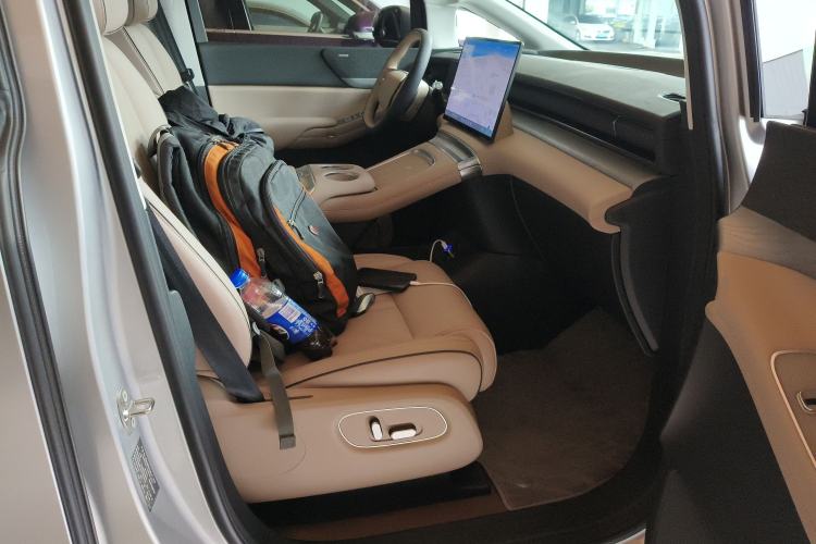 Used XPeng X9 2024 702 Ultra-Long Range Pro Right Front Seat