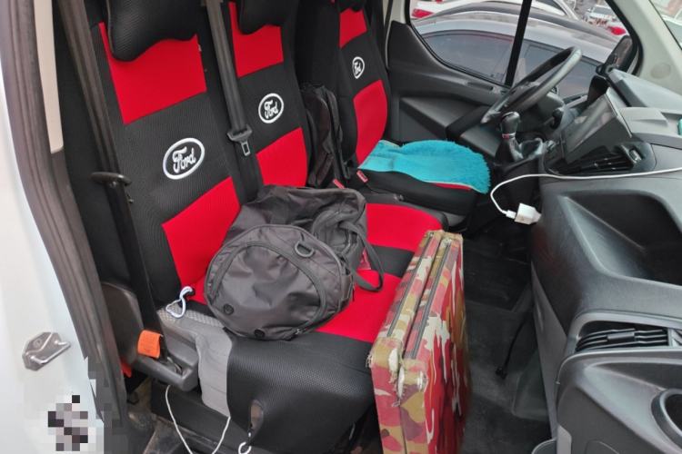 Used Ford Transit 2017 2.0T Diesel Van Mid-Chassis Mid-Roof China V Standard