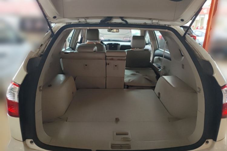 Used BYD S6 2014 2.0L Manual Luxury 5-Seater Trunk