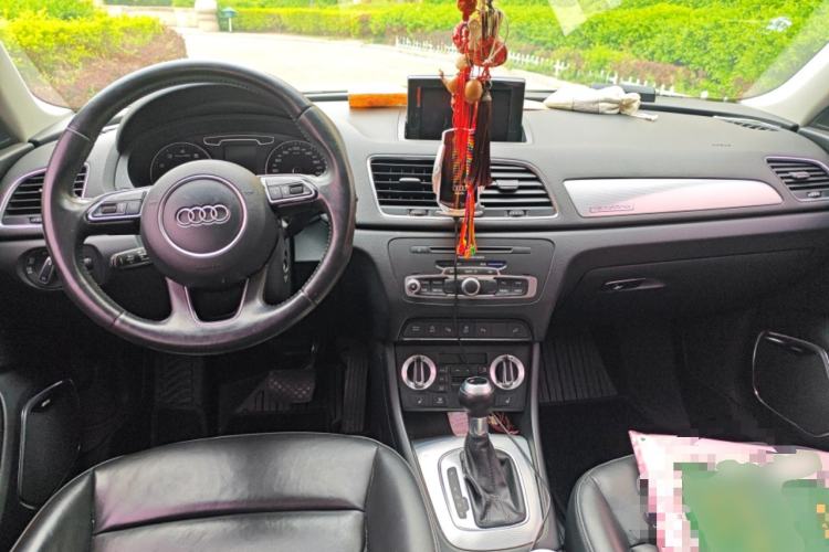 Used Audi Q3 2013 35 TFSI quattro Luxury Model Center Console