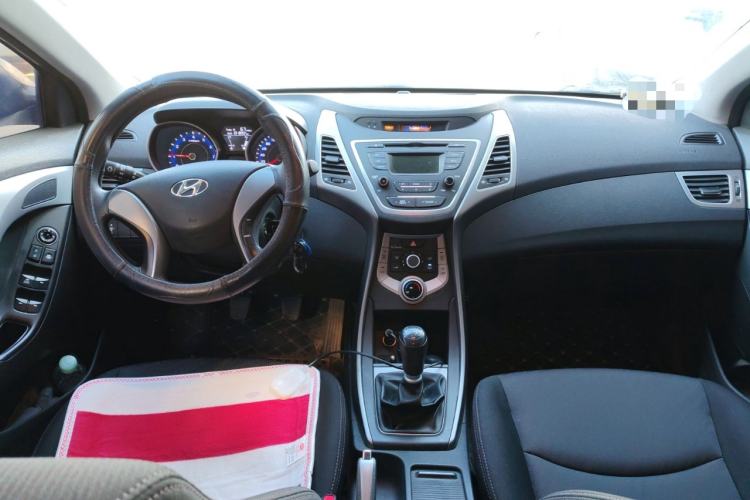 Used Hyundai Elantra (5th Generation / Langdong) 2016 1.6L Manual Fashion Edition Center Console