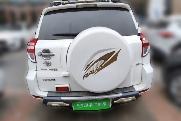 Used Toyota RAV4 2012 Luxurious 2.4L Automatic 4x4 with Stylish Features
