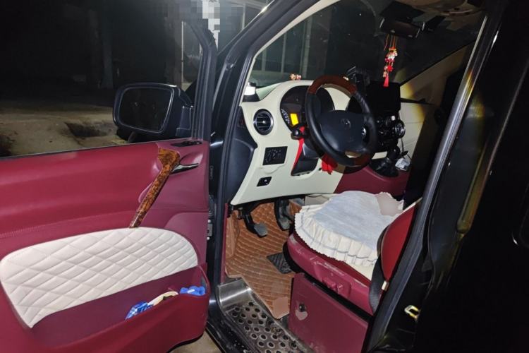 Used Mercedes-Benz Vito 2013 2.1T Elite Edition Driver Seat