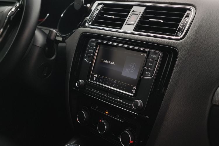 Used Volkswagen Sagitar 2018 1.6L Automatic Comfort Model Audio And AC Panel