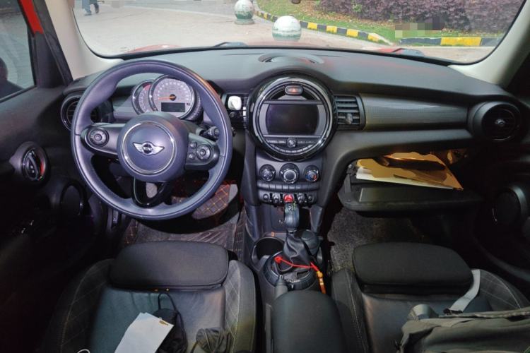 Used MINI 2016 1.5T COOPER Five-Door Edition Center Console