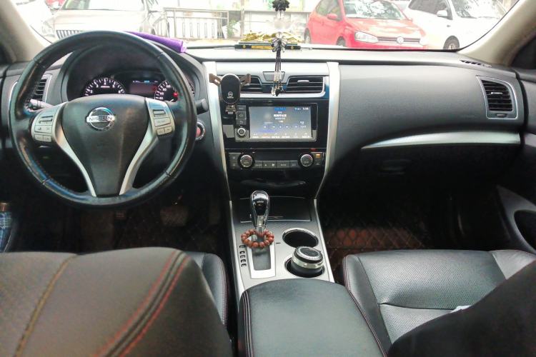 Used Nissan Teana 2016 Revised Version 2.0L XL Comfort Edition Center Console