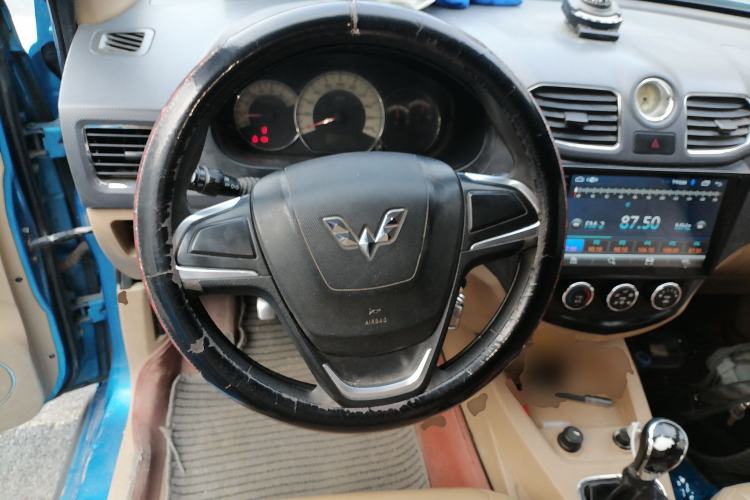 Used Wuling Hongguang 2014 1.2L S Comfort Model China IV
