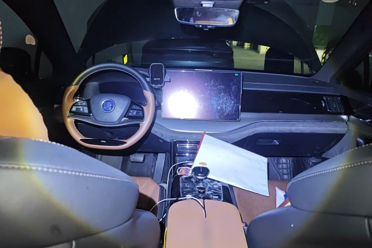 Used BYD Tang New Energy 2023 DM-i Champion Edition 112KM Prestige Model Center Console