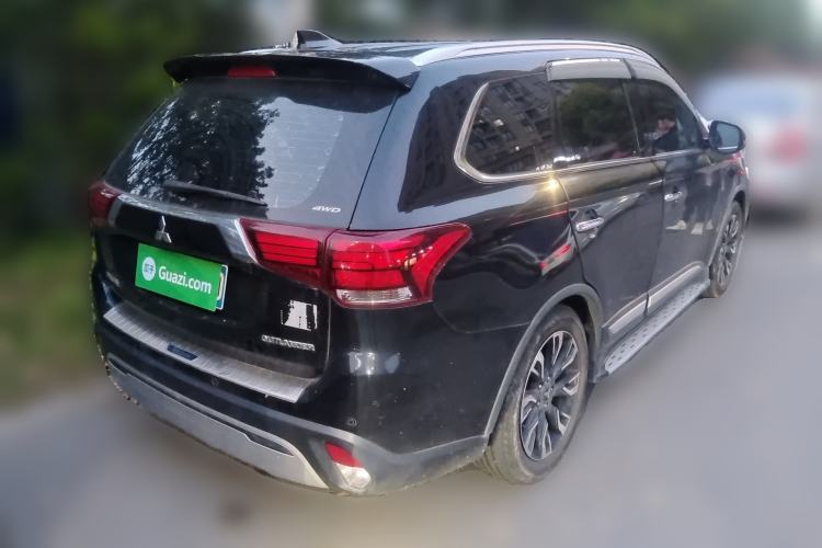 Used Mitsubishi Outlander 2019 2.4L 4x4 Zhi Xiang Edition 7 Seats China VI Standard Rear Right 45 Deg