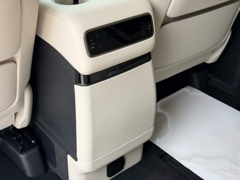 Used Li Auto MEGA 2025 Home Family Special Edition — 40